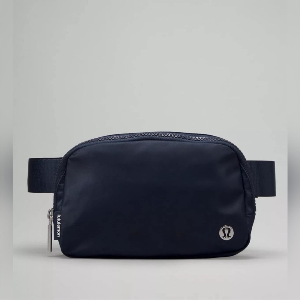 Lululemon Everywhere Navy Belt Bag 1L